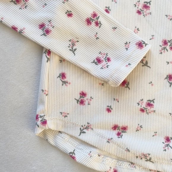 white and pink floral roses ribbed long sleeve top - Picture 4 of 9